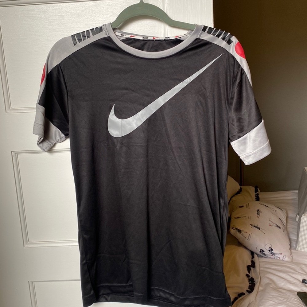 Brand new with tags Mens Nike shirt